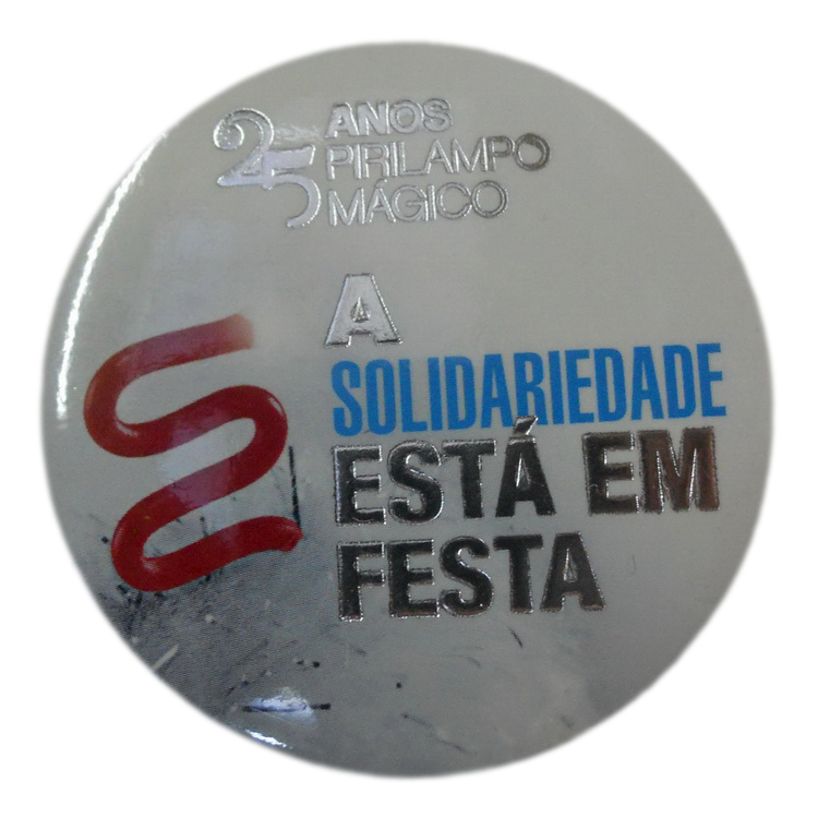 Fotografia do Pin da Campanha Pirilampo Mágico do ano 2011