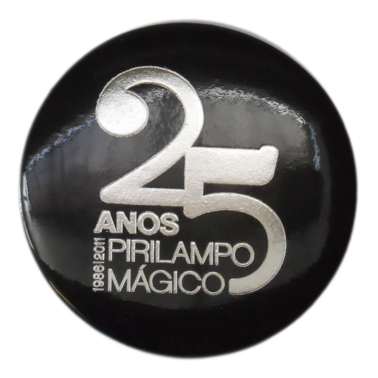 Fotografia do Pin da Campanha Pirilampo Mágico do ano 2011